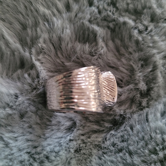 Ring - Picture 3 of 4